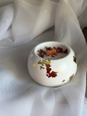 Кашпо-свеча Сфера белая с талью и цветами розы (гнет дерево)