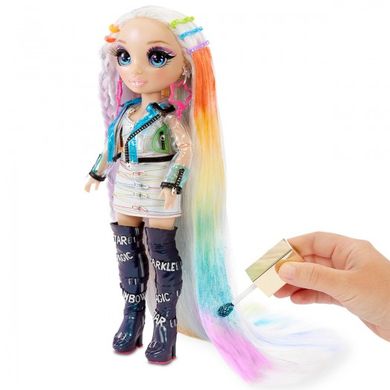 Лялька Rainbow High – Стильна зачіска (з аксесуарами)