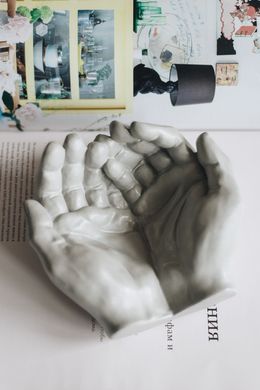 Декоративна підставка Руки, сірі